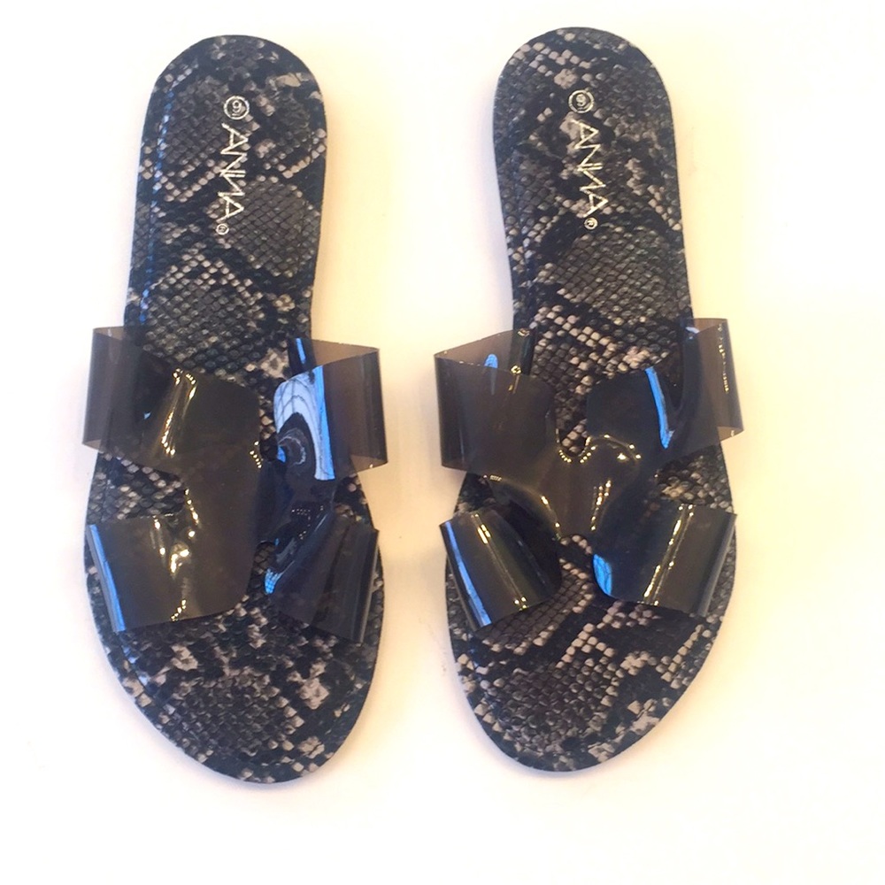Anna Black Vinyl Top Reptile Print Sandals Size 9